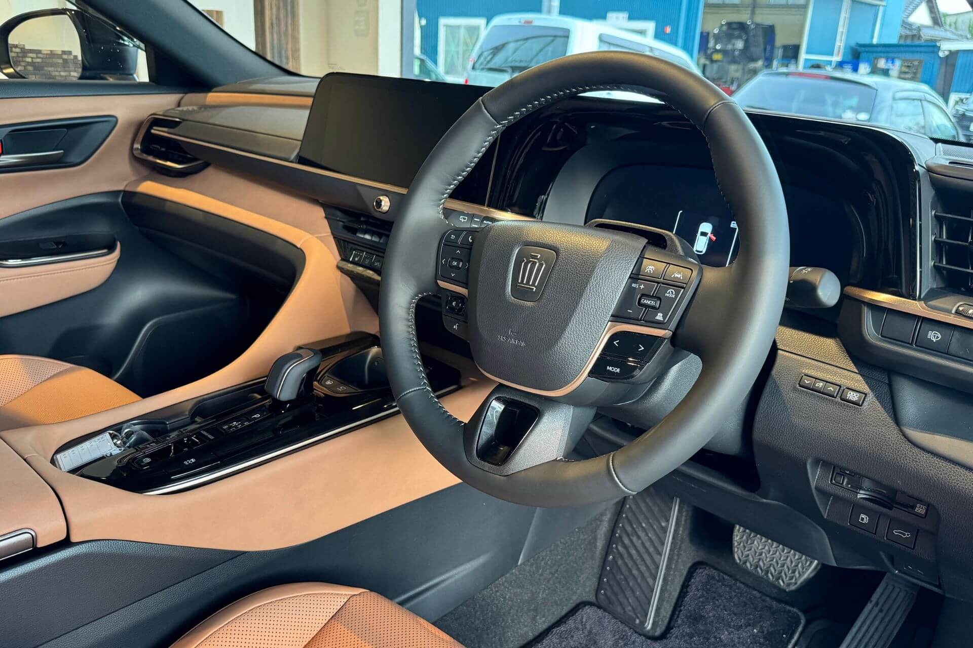 クラウンスポーツの運転席まわり