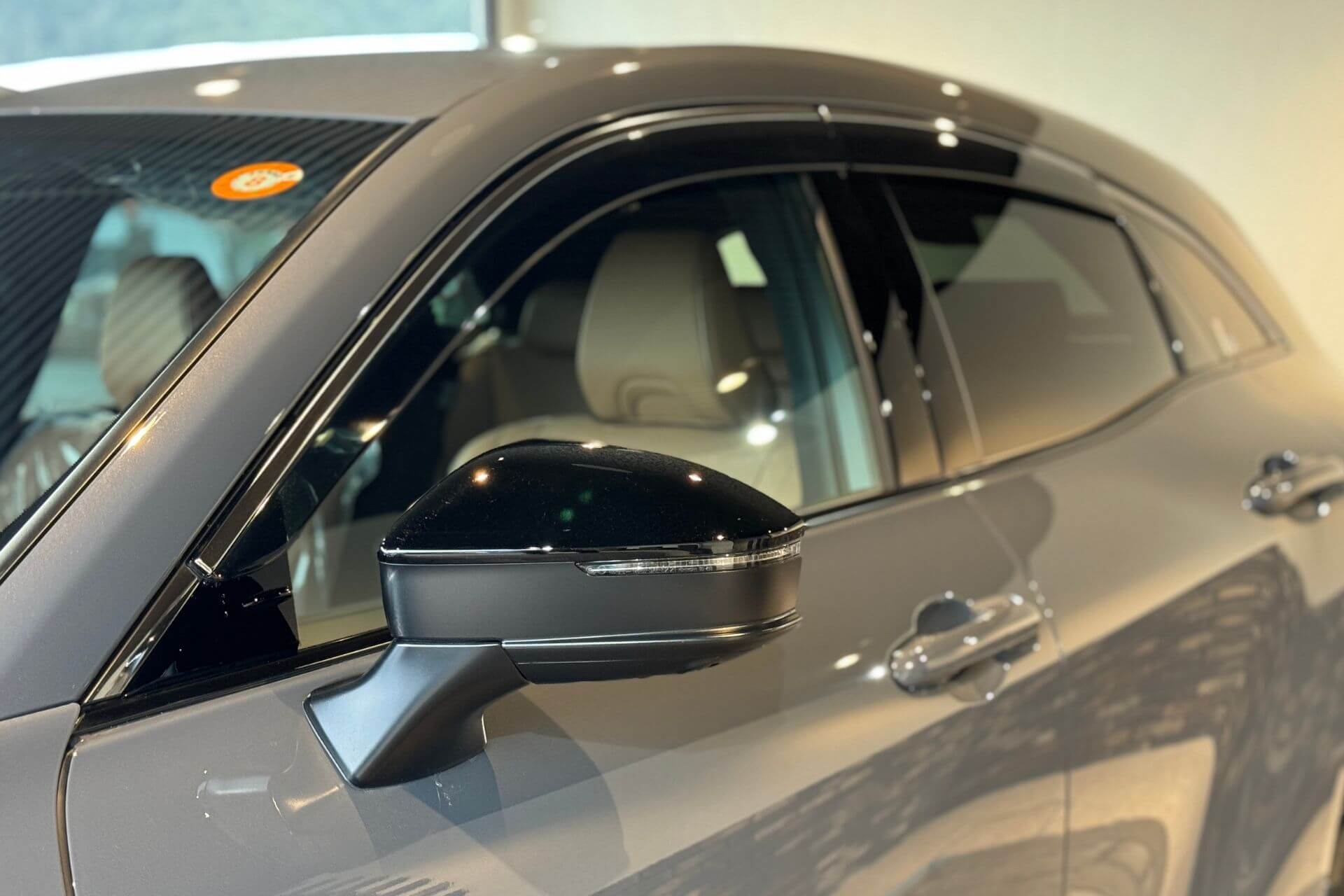 クラウンスポーツのドアミラー